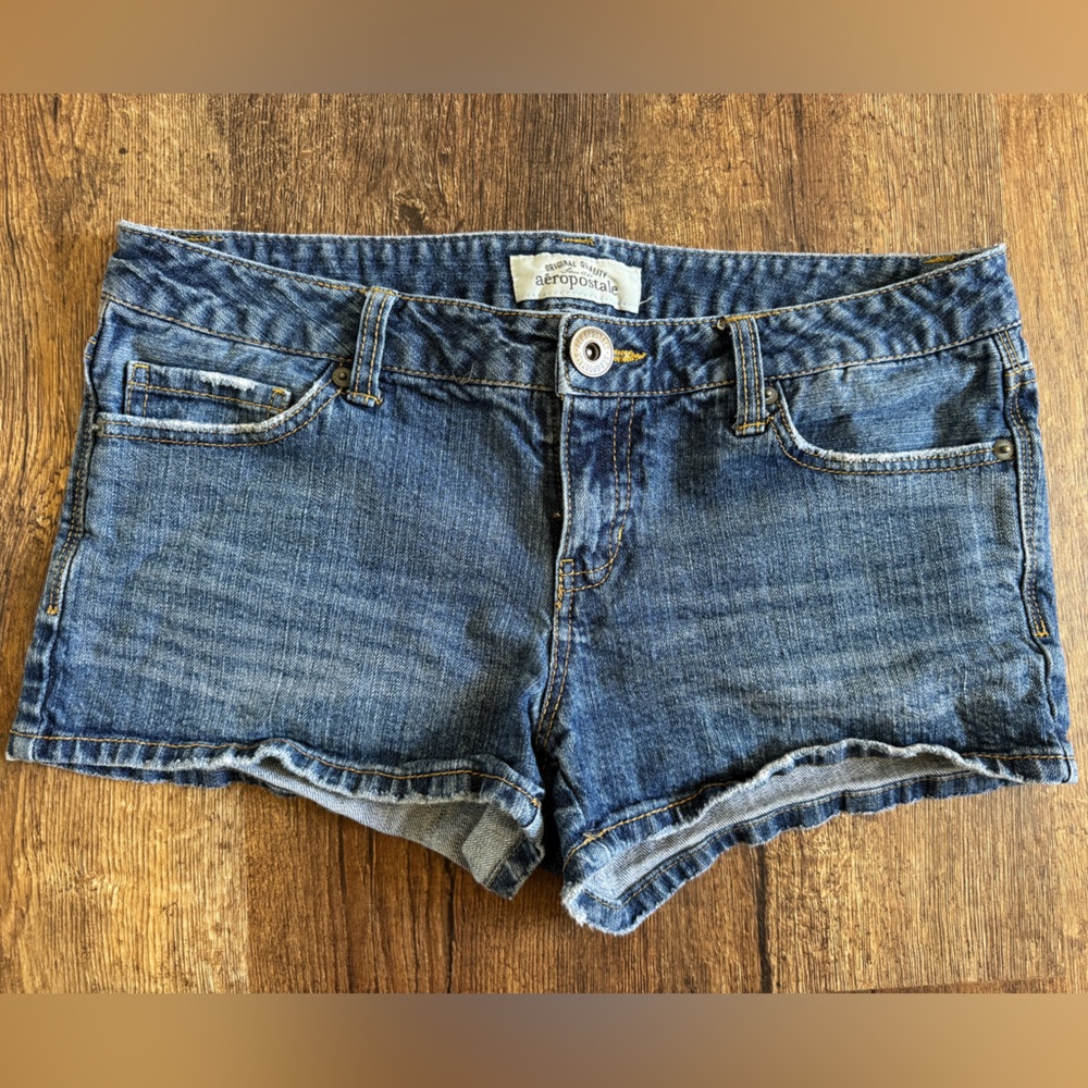 Low rise Aeropostale denim shorts